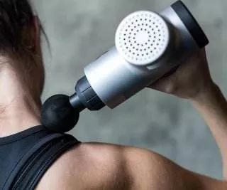 泡沫轴与筋膜枪 深入解析筋膜枪及两者优劣对比